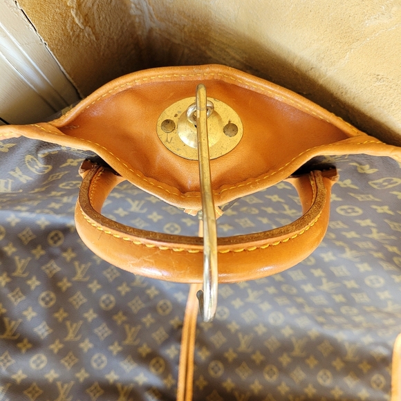 Louis Vuttion Monogram Garment Bag. Vintage Rare find! Stylish and Timeless. - Picture 9 of 14